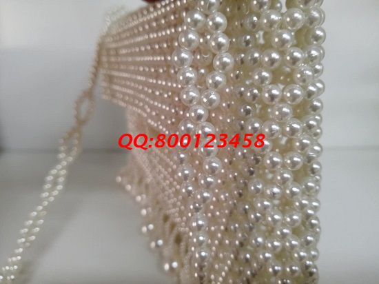 家人也一起做的手工活，勵(lì)志珠珠繡讓她足不出戶掙錢(qián)