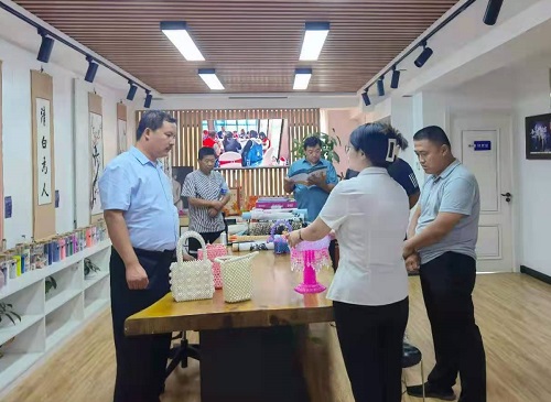 發(fā)展殘疾人事業(yè)，實(shí)施鄉(xiāng)村振興戰(zhàn)略--------記邱縣梁二莊鎮(zhèn)村領(lǐng)導(dǎo)一行蒞臨手工之家參觀指導(dǎo)