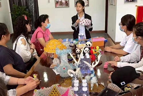 培訓(xùn)、提供材料，為了大家空閑時(shí)間能有份收入--- --- 記手工之家在邯鄲市叢臺(tái)區(qū)婦女手工藝協(xié)會(huì)(圖1)