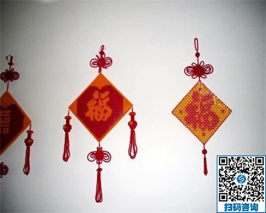 一邊聊天一邊做手工活掙錢(qián)，農(nóng)村婦女的快樂(lè)生活(圖1)