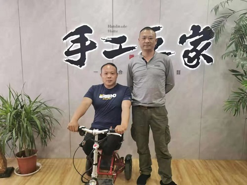 一次獎(jiǎng)金100000元，做珠繡非遺手工，我驕傲！--- ---記湖南湘西代理周總在手工之家領(lǐng)取獎(jiǎng)金