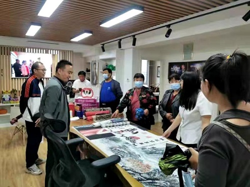 做好珠繡手工，助力鄉(xiāng)村振興 --- --- 記邯鄲學(xué)院宋主任一行蒞臨手工之家參觀指導(dǎo)