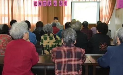 防騙在行動(dòng)，手工之家提醒大家，這幾種騙老人的騙局要了解，要提防(圖1)