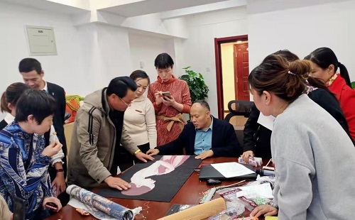 2021如何在家掙錢？越來越多人選擇手工活加工(圖1)