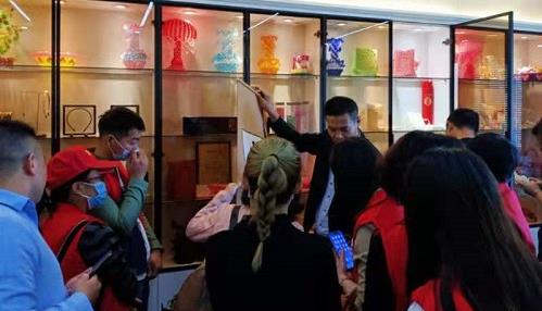 與女兒一起做手工，幸福從來都是奮斗來的------記手工之家加工補(bǔ)貼政策之優(yōu)秀合作伙伴方先生