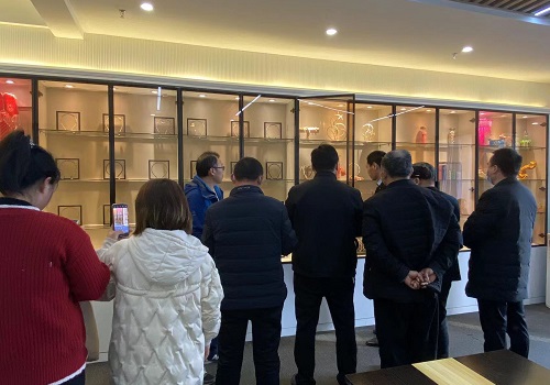 手工帶動就業(yè)，讓農(nóng)民有事干、農(nóng)村更美麗 --- --- 記河北大名一鎮(zhèn)村領(lǐng)導(dǎo)一行來手工之家實地參觀考察