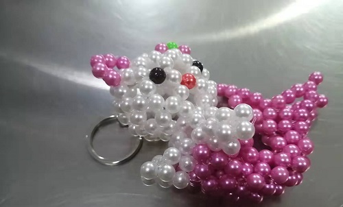 4月22日，想接正規(guī)廠家的手工活，大家在家找手工活做，手工之家珠繡串珠外發(fā)手工活為什么很適合在家做，圖為勵(lì)志珠珠繡串珠手工產(chǎn)品剪影(圖3)