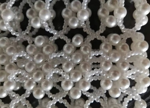 4月24日，可以寄到家做的手工活，手工活兼職，手工活外發(fā)加工企業(yè)手工之家的服務(wù)，合作前后都好，圖為勵志珠珠繡串珠手工珠包產(chǎn)品剪影