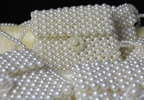 4月25日，在家做手工活，這個帶回家做的手工活也可以做創(chuàng)業(yè)項目，各方面都真實、經(jīng)得起考究，圖為勵志珠珠繡串珠手工產(chǎn)品剪影