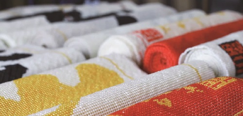 5月3日，手工活接單平臺，手工兼職招聘帶回家做，珠繡產(chǎn)品讓手工之家和加工人員更好共贏，圖為勵(lì)志珠珠繡手工產(chǎn)品剪影