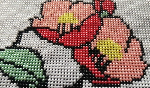 5月4日，接手工活訂單的平臺(tái)，正規(guī)手工活大批量外發(fā)加工，手工之家的手工活長期穩(wěn)定，圖為勵(lì)志珠珠繡串珠手工產(chǎn)品剪影