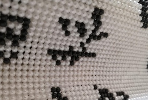 5月6日，手工活兼職，純手工活代加工，手工之家的手工活加工項(xiàng)目讓大家了解后才合作，圖為勵(lì)志珠珠繡串珠手工產(chǎn)品剪影 