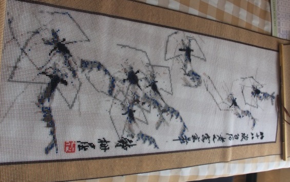 5月7日，找附近手工活拿回家做，手工外包發(fā)布平臺，手工之家的珠繡串珠手工技能培訓是成體系的，圖為勵志珠珠繡串珠手工產(chǎn)品剪影