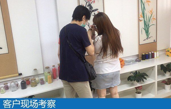 做珠繡串珠手工活項目共同致富，促進(jìn)家鄉(xiāng)經(jīng)濟(jì)發(fā)展(圖1)