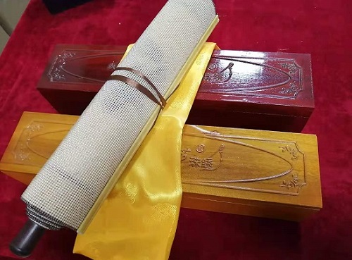 5月12日，農(nóng)村手工活加工項(xiàng)目代，帶回家做手工活，手工之家這樣做，大家自然很放心，圖為勵(lì)志珠珠繡手工產(chǎn)品多款外包裝剪影