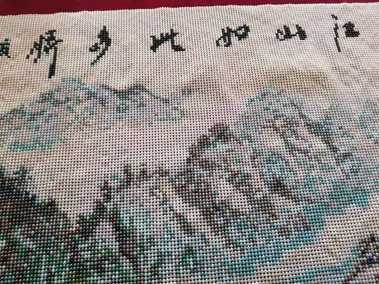 5月14日，在家做的手工活正規(guī)平臺(tái)，拿回家做的手工活，手工之家的珠繡串珠驗(yàn)收標(biāo)準(zhǔn)明確，合作資料里就有，圖為勵(lì)志珠珠繡串珠手工產(chǎn)品剪影