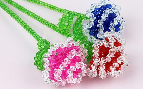 5月20日，手工活外發(fā)加工正規(guī)的廠家，純手工活兼職，選擇手工之家的人都是因為了解得很充分，圖為勵志珠珠繡串珠手工產(chǎn)品剪影