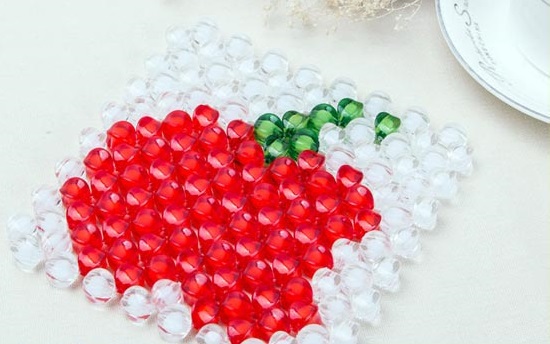 5月22日，找附近手工活拿回家做，手工外發(fā)加工網(wǎng)，想做珠繡串珠手工掙錢，該怎么與手工之家合作？圖為勵志珠珠繡串珠手工產(chǎn)品剪影