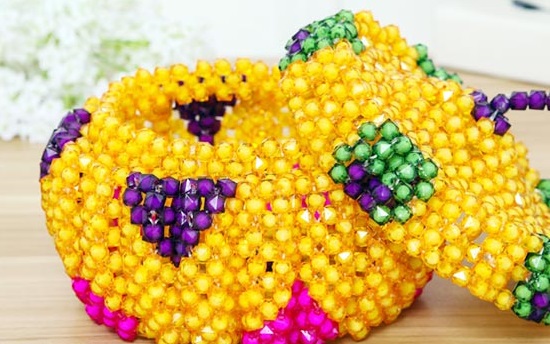 5月23日，手工活拿回家做，在家做手工兼職，手工之家的手工產(chǎn)品驗收，標(biāo)準(zhǔn)寫的真清楚，圖為勵志珠珠繡串珠手工產(chǎn)品剪影 