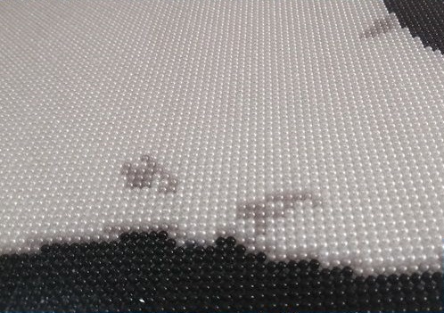 在家做串珠繡外包手工活，用心串每顆珠子，常年收獲滿滿(圖1)