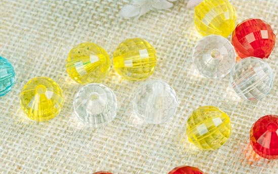 拿回家做的手工活讓他們知足,常年快樂地生活(圖1)