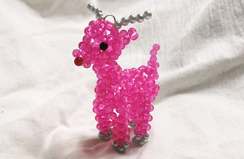 認真對比與篩選，我選擇長期供料到家做的珠繡串珠手工活(圖1)