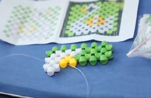 抽空做外發(fā)串珠手工活，常年賺錢(qián)增收提高生活水平(圖1)