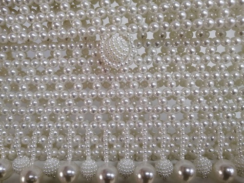 放高溫假，在家做串珠繡外發(fā)手工活掙錢避暑兩不誤(圖1)