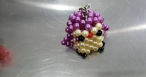 在家做珠繡串珠外發(fā)手工活賺錢(qián)，日子過(guò)得安穩(wěn)踏實(shí)(圖1)