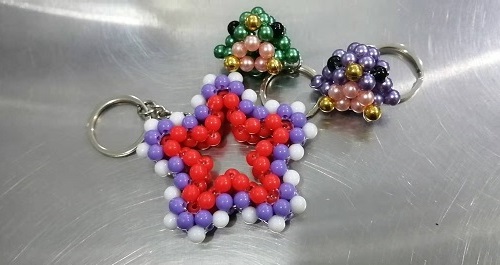 一個(gè)你應(yīng)該知道的事實(shí):我在家做外包珠繡手工活賺錢很幸福(圖1)