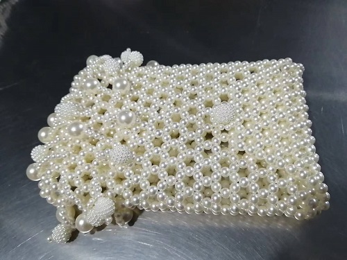 9月16日，帶回家做的手工活，在家做手工活掙錢，手工之家的成績是大家一起用付出換來的收獲，圖為勵(lì)志珠珠繡串珠手工產(chǎn)品剪影