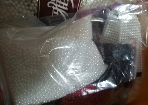 10月3日，接手工活訂單的平臺(tái)，可以帶回家做的手工活，加工沒(méi)難度，剛做手工之家的珠繡串珠手工活要注意什么？圖為勵(lì)志珠珠繡串珠小手工產(chǎn)品材料剪影