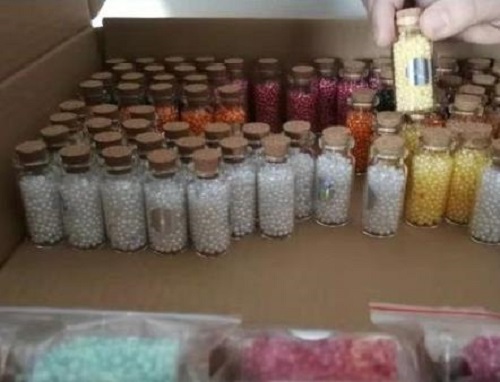 10月4日，手工兼職招聘帶回家做，手工活外發(fā)加工，積極扶持，手工之家的這個(gè)項(xiàng)目是很多人創(chuàng)業(yè)的好選擇，圖為勵(lì)志珠珠繡串珠手工材料剪影