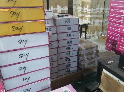 10月5日，網(wǎng)上接手工活的平臺(tái)，手工串珠兼職，在手工之家，成功屬于愛動(dòng)手、勤動(dòng)手的人，圖為勵(lì)志珠珠繡串珠手工材料備貨剪影