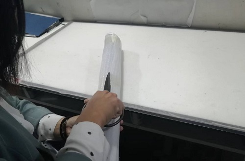 10月7日，寄到家做的手工活，正規(guī)手工活外發(fā)加工項目，在手工之家，質(zhì)量和收入是成正比的，圖為勵志珠珠繡手工成品倉庫驗貨拆除包裝剪影