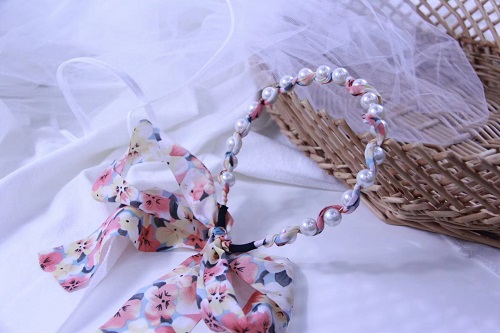 10月18日，手工加工回收項目，手工活加工，足不出戶手工掙錢，選正規(guī)廠家手工之家，圖為勵志珠珠繡串珠手工產(chǎn)品剪影