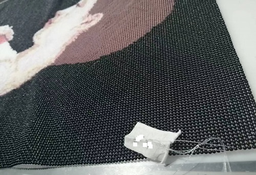 10月19日，想接正規(guī)廠家的手工活，正規(guī)外發(fā)手工活，手工之家允許加工人員自己銷(xiāo)售手工產(chǎn)品嗎？圖為勵(lì)志珠珠繡串珠手工產(chǎn)品驗(yàn)收剪影