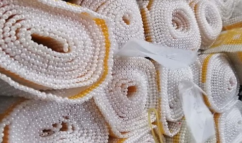 10月21日，純手工創(chuàng)業(yè)項(xiàng)目，正規(guī)可靠的在家手工項(xiàng)目，手工之家的加工人員有推薦，圖為勵(lì)志珠珠繡串珠手工產(chǎn)品剪影