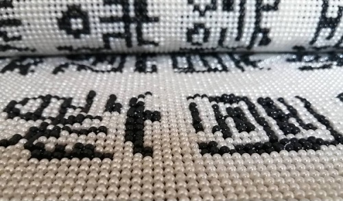 11月1日，居家創(chuàng)業(yè)項(xiàng)目，在家做的手工，加工人員找到手工之家的方式有很多種，圖為勵(lì)志珠珠繡串珠手工產(chǎn)品剪影