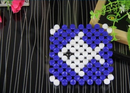 11月5日，正規(guī)廠家的手工項(xiàng)目，在家做手工靈活就業(yè)掙錢(qián)，選擇手工之家的加工人員越來(lái)越多，圖為勵(lì)志珠珠繡串珠手工產(chǎn)品剪影