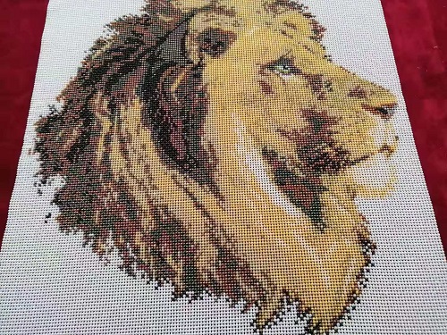 11月11日，拿回家做的手工副業(yè)，在家做手工掙錢，與手工之家合作是要簽訂正規(guī)合同的，圖為勵(lì)志珠珠繡串珠手工產(chǎn)品剪影