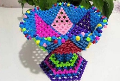 11月15日，珠繡手工加工回收項目，靈活就業(yè)創(chuàng)業(yè)，在家做的手工，選擇手工之家的人都在努力，圖為勵志珠珠繡串珠手工產(chǎn)品剪影