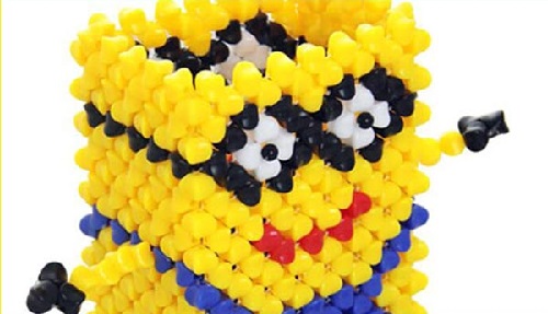 11月18日，在家做手工掙錢(qián)，想接正規(guī)廠家的手工項(xiàng)目，手工之家正規(guī)可靠、制度完善，圖為勵(lì)志珠珠繡串珠手工產(chǎn)品剪影