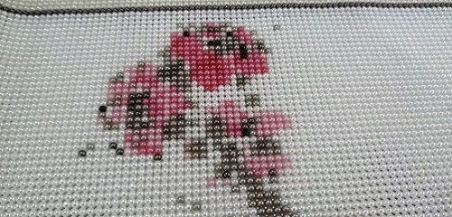 11月21日，帶回家做的手工項目，居家副業(yè)項目，手工之家的手工事業(yè)踏實、有優(yōu)勢，圖為勵志珠珠繡串珠手工產(chǎn)品剪影