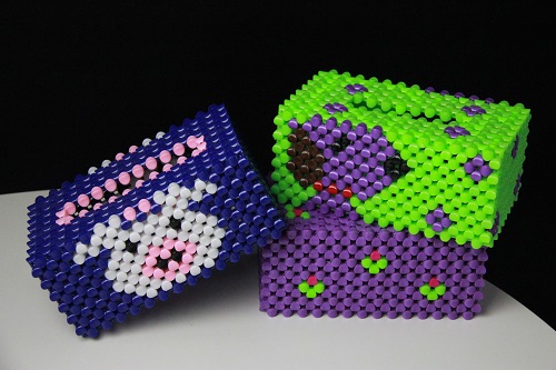 11月23日，靈活就業(yè)創(chuàng)業(yè)，正規(guī)串珠手工加工項目，在手工之家怎么合作大家說了算，圖為勵志珠珠繡串珠手工產(chǎn)品剪影