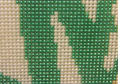 11月28日，想做手工掙錢，帶回家做的手工項(xiàng)目，靈活就業(yè)還是居家創(chuàng)業(yè)都能選手工之家，圖為勵(lì)志珠珠繡串珠手工產(chǎn)品剪影