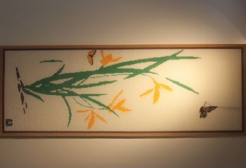 11月28日，想做手工掙錢，帶回家做的手工項(xiàng)目，靈活就業(yè)還是居家創(chuàng)業(yè)都能選手工之家，圖為勵(lì)志珠珠繡串珠手工產(chǎn)品剪影