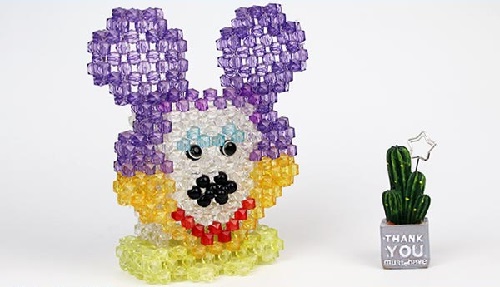 1月12日，手工加工回收項目，正規(guī)可靠的純手工項目，手工之家的手工事業(yè)是個系統(tǒng)工程，圖為勵志珠珠繡串珠手工產(chǎn)品剪影