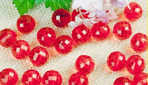 1月13日，想接正規(guī)廠家的手工項目，在家手工靈活就業(yè)，實事求是、個性化就是手工之家的更好服務，圖為勵志珠珠繡串珠手工繡珠剪影