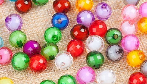 1月13日，想接正規(guī)廠家的手工項目，在家手工靈活就業(yè)，實事求是、個性化就是手工之家的更好服務，圖為勵志珠珠繡串珠手工繡珠剪影